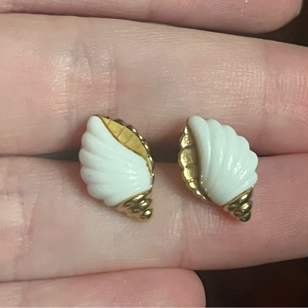 Vintage Avon Gold and White Shell Earrings Sea Swirls 1985